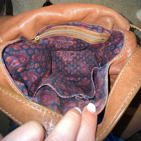 MARC BY MARC JACOBS BLACK LEATHER PETAL TO THE METAL POUCHETTE CROSSBODY BAG. - Picture 7 of 12